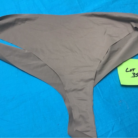 Lot of 3 NWT Skims Thongs Size 4X Lot 35 - Picture 7 of 7